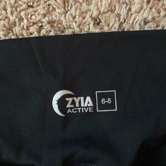 ZYIA Active capris - Picture 4 of 4